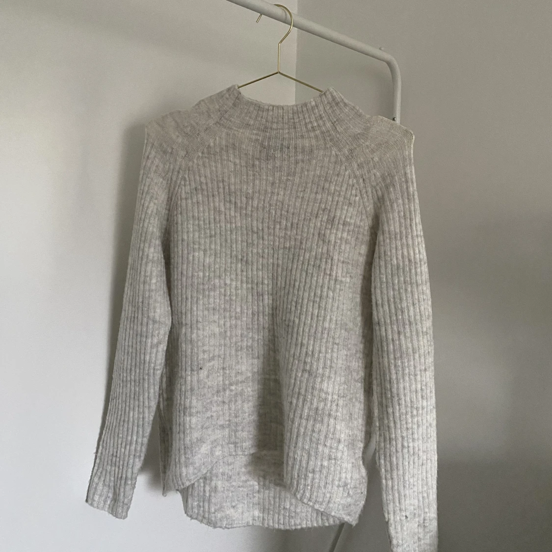 Vit stickad tröja  - 91