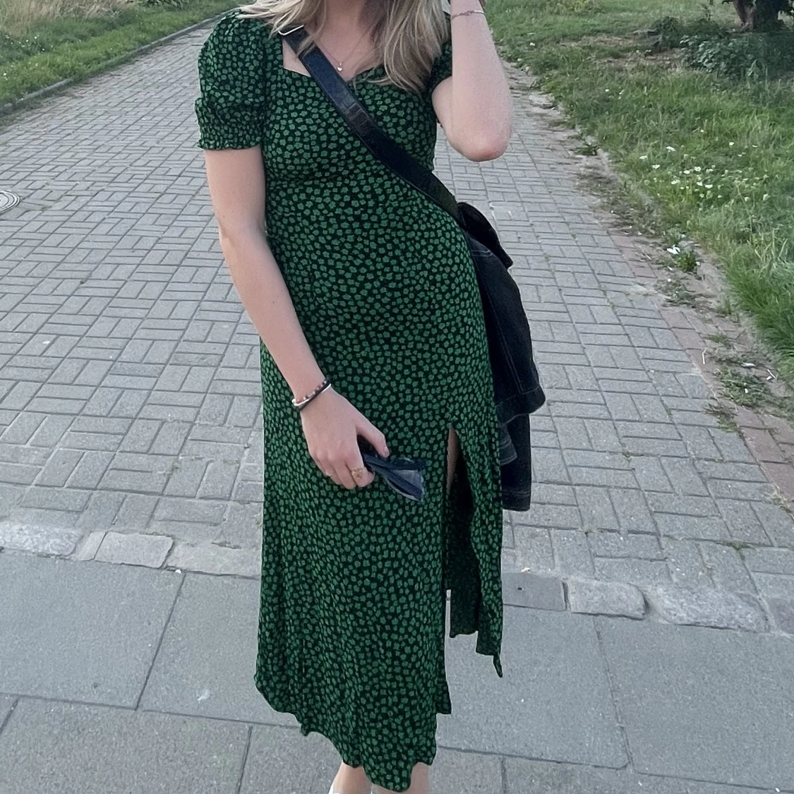 Grön blommig klänning  - 90