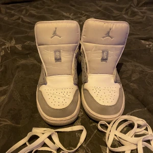 Air Jordan 1 low ’Wolf Grey’ - Jordan 1, storlek 40 Nypris 3000kr