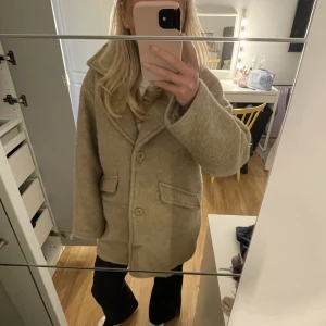Kappa NA-KD  - Jättefin kappa som passar till mycket.🩷Kommer inte till användning då jag har en annan. Bra skick men nopprig🩷köpt på Plick för ca 1 år sen, passar 32/34