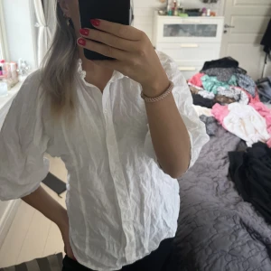 Blus - Fin blus från H&M som såklart blir finare om man stryker den😅😅💞