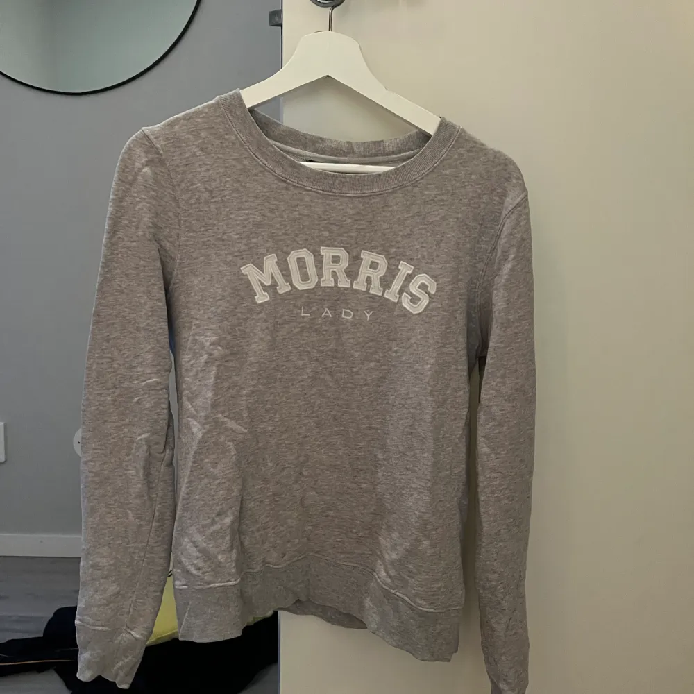 Morris tröja köpt för ca två årsedan. Använd ett antal gånger men inga större tecken på slitage. . Tröjor & Koftor.