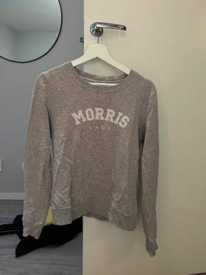 Morris tröja köpt för ca två årsedan. Använd ett antal gånger men inga större tecken på slitage. 