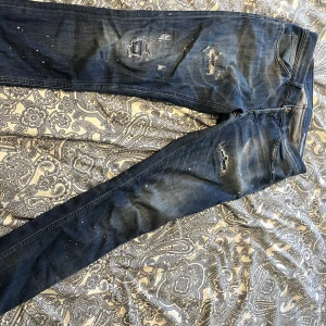 Dondup George  - Ett par dondup George jeans   I storlek 32 