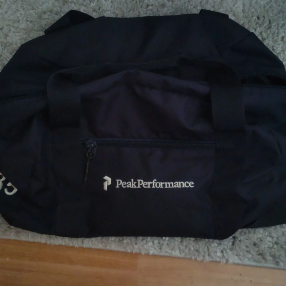Blå Peak Performance väska | Plick Second Hand