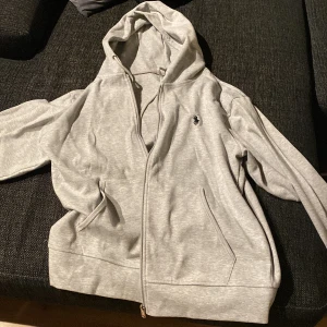 Polo ralph lauren zip - Köpte den här på plick men säljer den igen då den va fel storlek