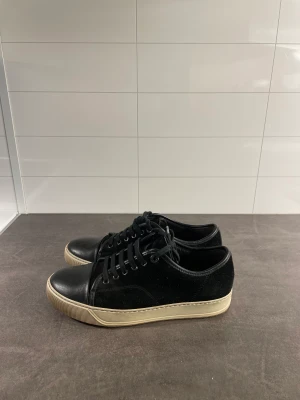 Lanvin  - Säljer dessa underbara skor i storlek 6, passar som 42!  Skicket är 8/10, inga skador endast en lite repa vid toecapen! 