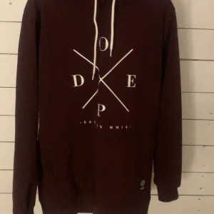 Dope jacka - Vinröd dopejacka, använd fåtal gånger och är i fint skick!