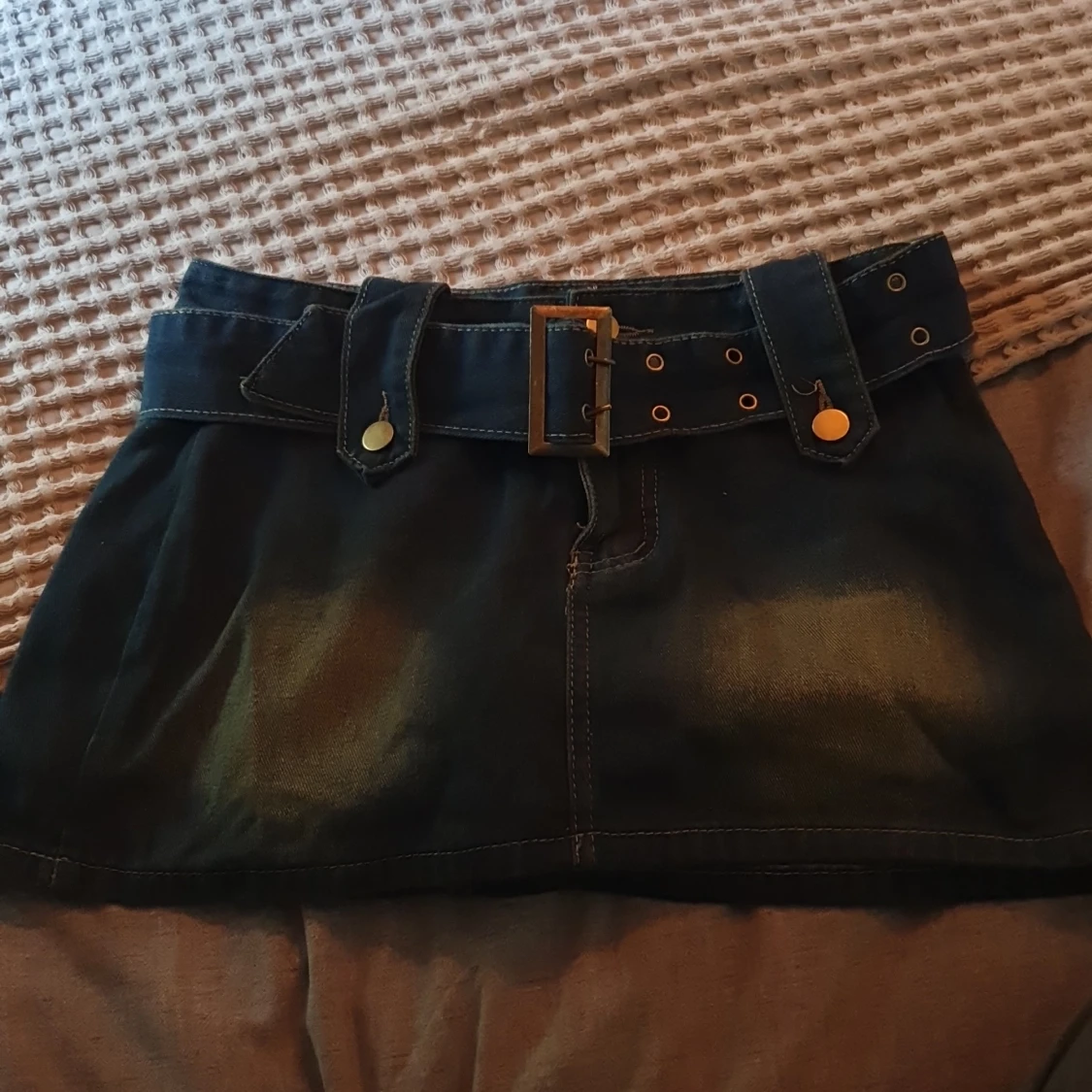 Y2k vintage belted skirt - 90