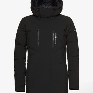 Sail Racing jacka - Säljer min sail racing jacka eftersom den inte kommer till användning längre. Modellen heter ”W Patrol Down Jacket” och är en dammodell men jackan kan absolut användas av herr. Nypris är 4500kr. Kan gå ner i pris vid snabb affär. 