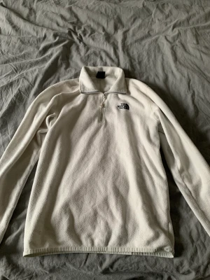 The North Face  - En North Face fleece som är använd ett fåtal gånger. Nypris 700kr.