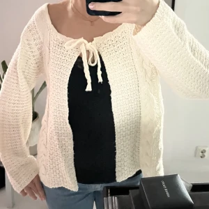 Stickad kofta - Gullig stickad kofta köpt på sellpy