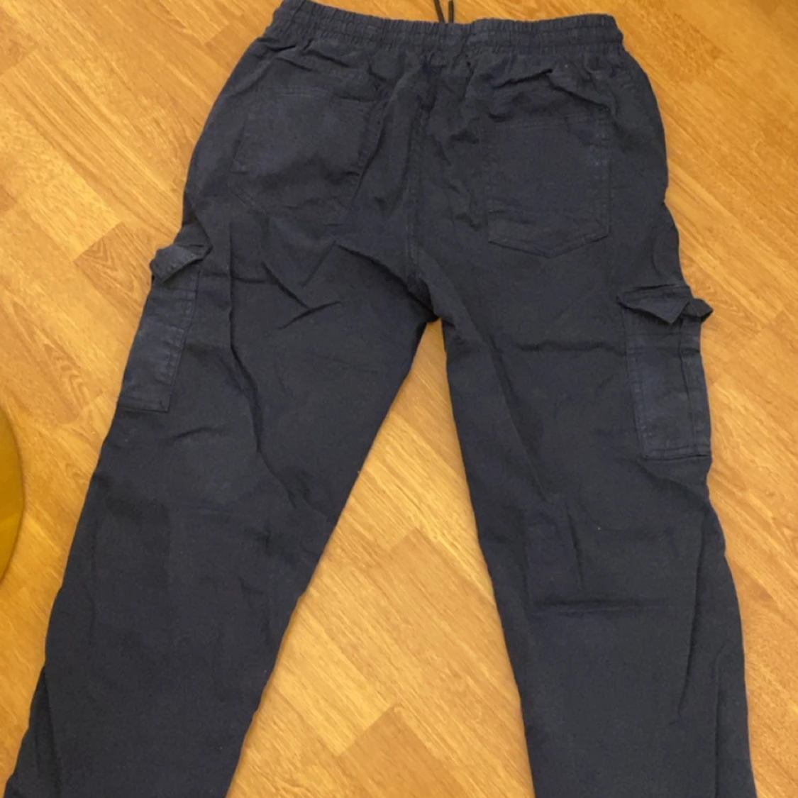 Mörkblåa cargos - 90