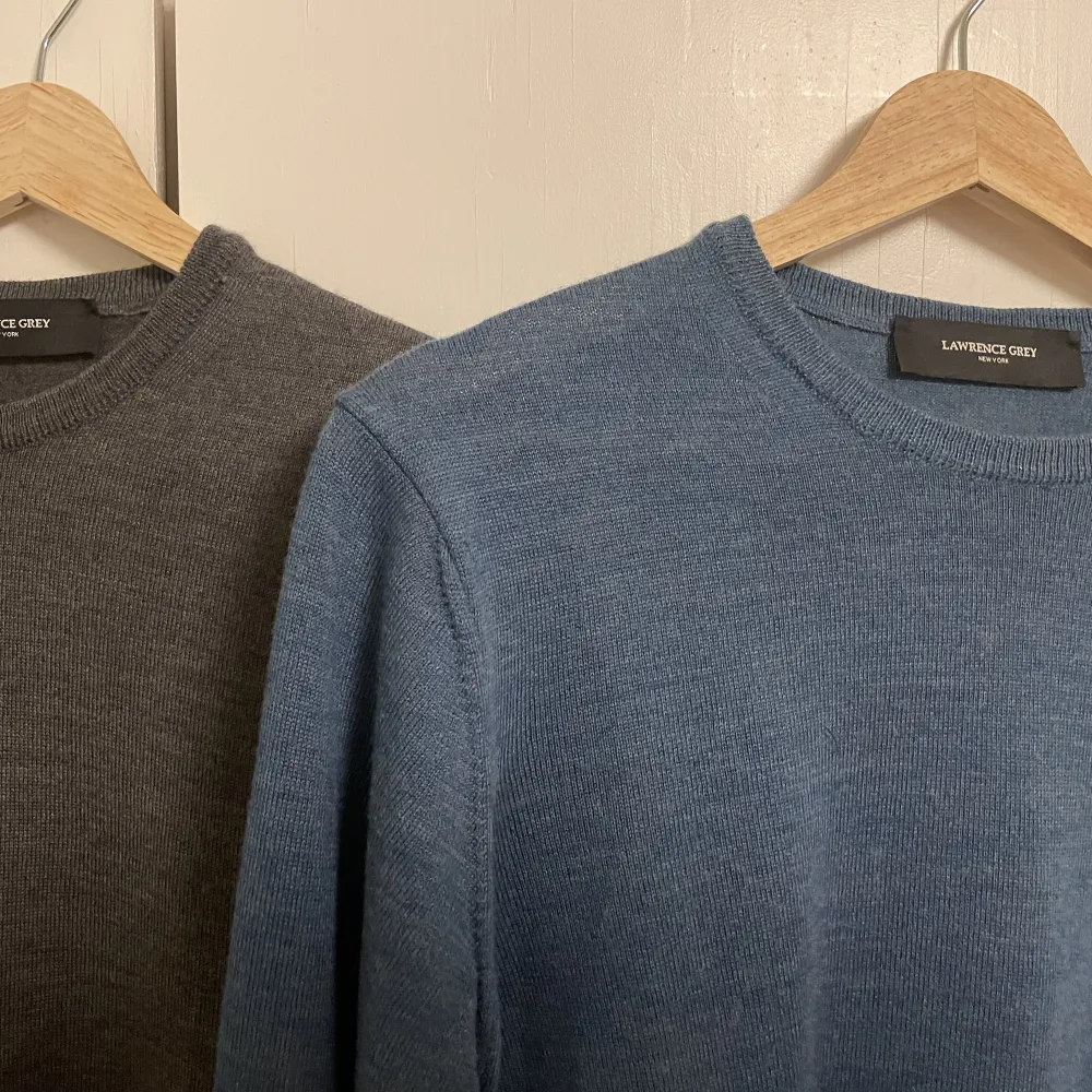 Två stickade tröjor i M från Lawrence grey i superfint skick. Nypris 1200/tröja. En tröja 350, båda för 600. Pris kan diskuteras. Skriv om funderingar🙌. Tröjor & Koftor.