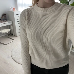 Stickad tröja - Stickad naturvit/beige tröja från zara❤️ I storlek m men passar s❤️