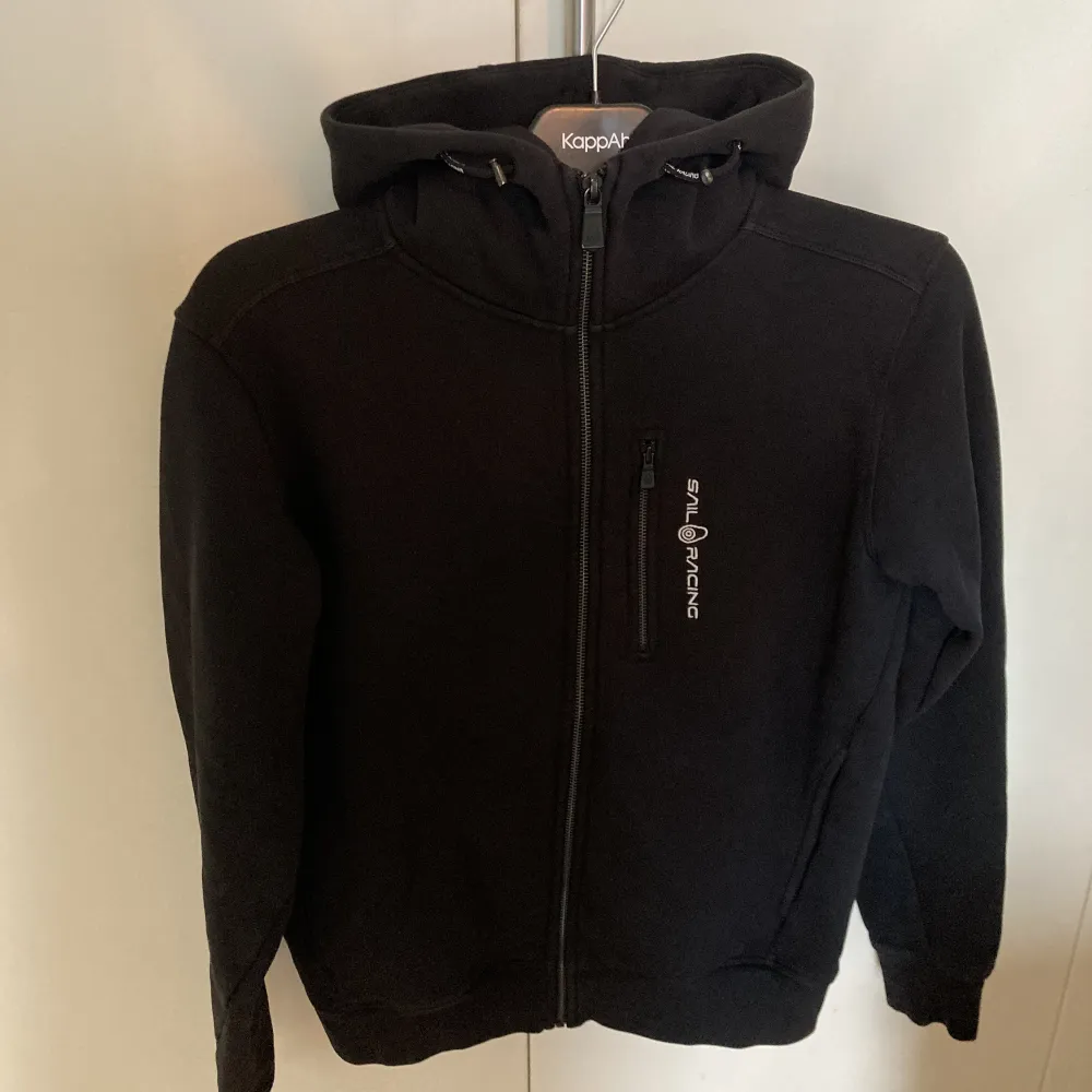 Sail racing zip hoddie i storlek S. Den är som ny, använd ett fåtal gånger . Hoodies.