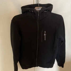 Sail racing zip hoddie  - Sail racing zip hoddie i storlek S. Den är som ny, använd ett fåtal gånger 