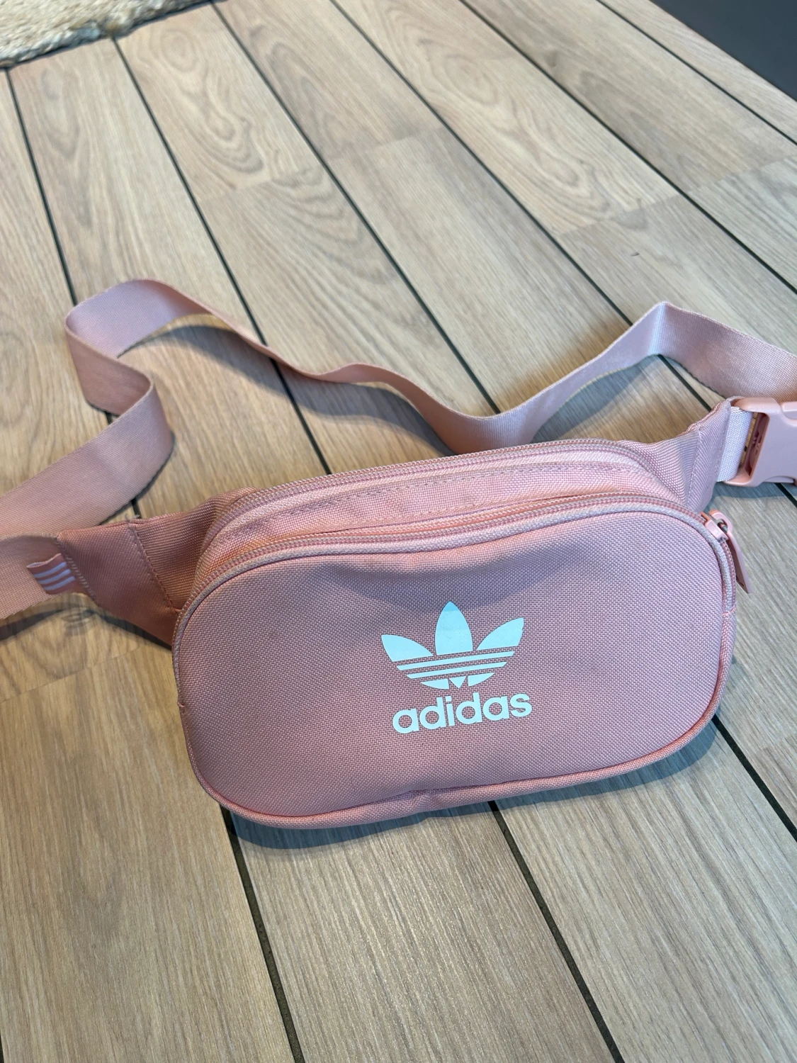 Adidas magväska