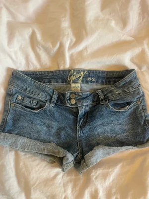 lågmidjade y2k shorts  - söta shorts gröna garage 