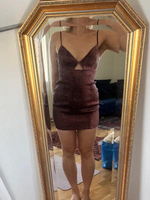 Klänning från H&M - Oanvänt 