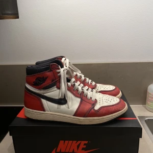 Jordan 1 LA to Chicago  - Jordan 1 LA to Chicago  Storlek: 42 Cond: 6/10 Har box, laces, 