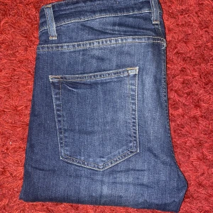 Jeans  - Jag har Använd dom lite tidigare men fortfarande bra, Ja vill sälja dom för att dom är för tajta för mig  pris kan diskutera. 