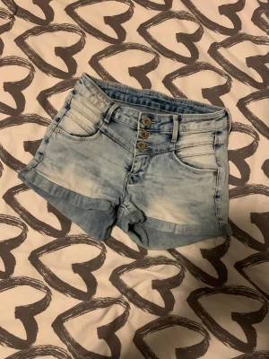 shorts - jeansshorts i jättefint skick 