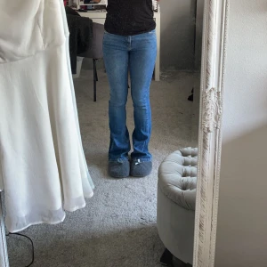 jeans  - säljer dom här jeansen eftersom inga kommer till användning längre. 150kr  styck, bara skriva om frågor eller om fler bilder 🩷🩷