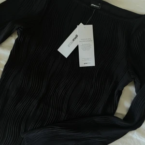 Svart tröja Ginatricot  - Svart tröja från Ginatricot, helt oanvänd med prislapp kvar💞