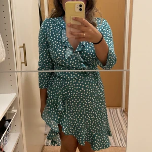 Gullig klänning  - Jättegullig klänning från vero Moda 