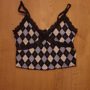 Linne/magtröja - Använd några gånger men den är i bra skick, skriv för mer bilder eller info❤❤