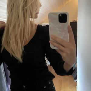 Blus - Oanvänd blus 🖤 prislappen kvar! Nypris: 149kr , mitt pris: 50kr