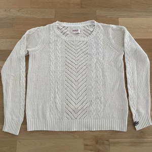 Dobber stickad tröja - Jättefin kabelstickad tröja från Dobber i bra skick❤️