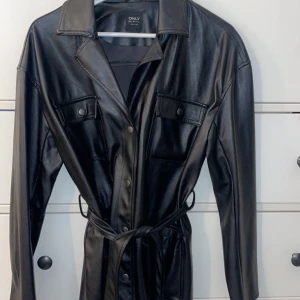 Skinnkappa - Bra skick väldigt fin skinnkappa ej äkta skin