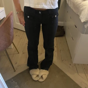 Jeans från hm - Säljer dessa eftertraktade jeansen från hm storlek 34!!💘💘