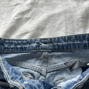 Säljer dessa jeans som är för små för mig❣️❣️❣️köpta för ung 499
