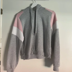 Hoodie  - Fin hoodie inte använd mycket Stl M