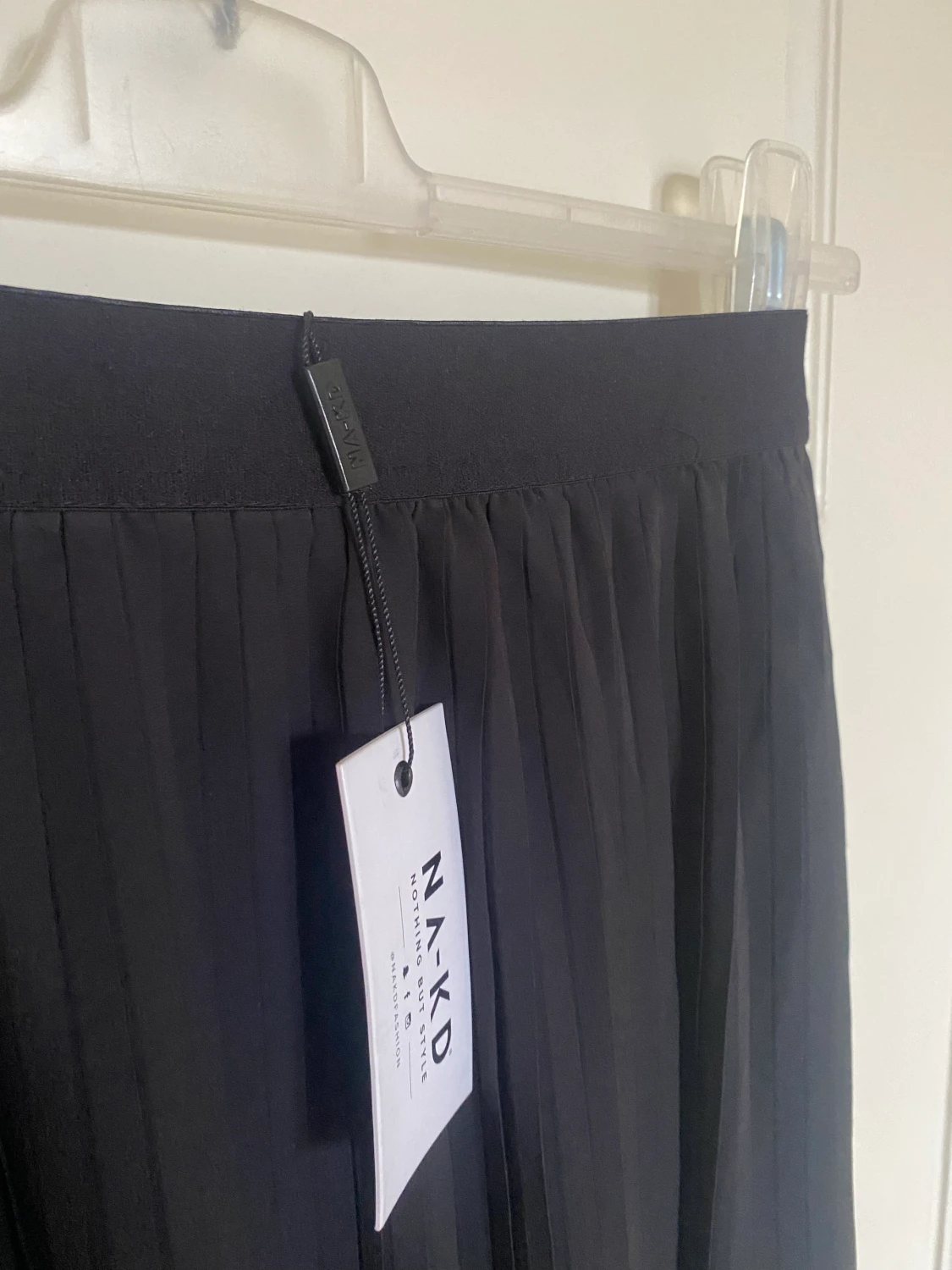 Plisserad kjol från NA-KD  - 1