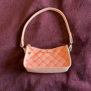 Rosa väska - Super fin väska som jag köpte på secondhand🫶