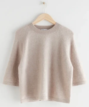 &otherstories tröjan - Trekvartsätmad tröja från &otherstories i storlek M men passar även mig som brukar ha S❤️ den är i nyskick och nypris är 690kr😍 skriv för fler bilder eller om du har några frågor (andra bilden är lånad)