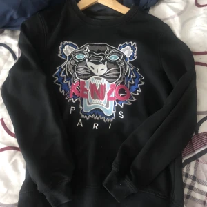 Kenzo - Bra skick, har knappt använt den!!