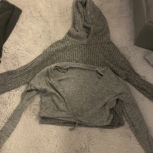 Huddy och en kofta - Man kan välja om man vill köpa Boda eller en. Har köpt dom från h.m en kostar 29kr