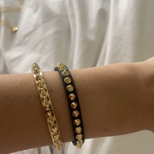 Edblad armband - Jättefint armband från Edblad med nitar!! (det guldiga) Jöttefint skick, knappt använt!! Köparen står för frakt😍❤️