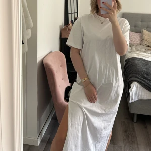 Helt ny klänning från ginatricot - En helt ny klänning från ginatricot☁️  Aldrig använd, strl medium.  Så skön!!