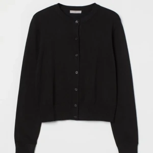 Kofta - Säljer denna svarta koftan för den inte kommer till användning pga för liten, ganska liten i storlek så skulle nog passa xs/s