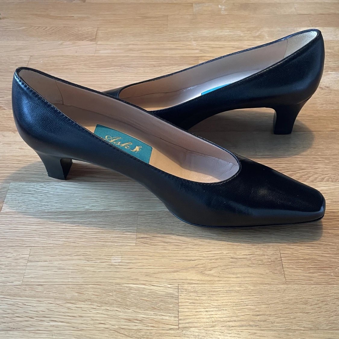 Låga svarta klackar - 90