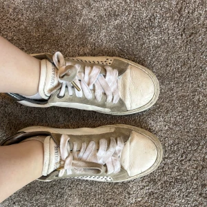 Zadig skor - Säljer nu mina snygga Zadig Voltaire skor!! Storlek 39. Dom är använda därav priset💕