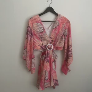 Cut out playsuit - Aldrig använd, passar M