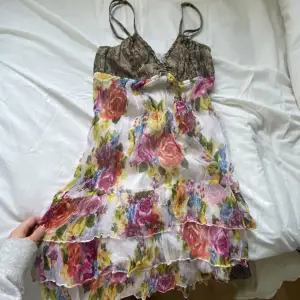 Så så fin och unik klänning, perfekt nu till sommaren 💞💞