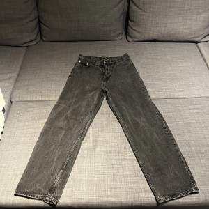 Säljer mina svarta galaxy jeans. Cond 8/10. Billigt pris. Dma för mer frågor
